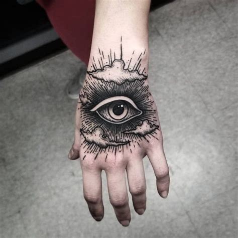 tatuaje ojo en la mano